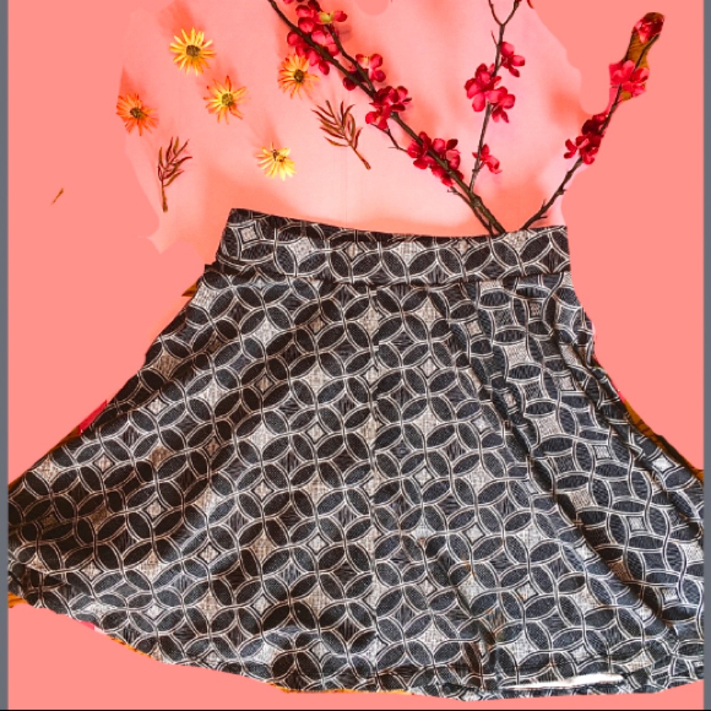 Skirt black and white